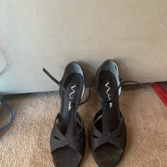 Size 10 heels - Picture 2 of 2